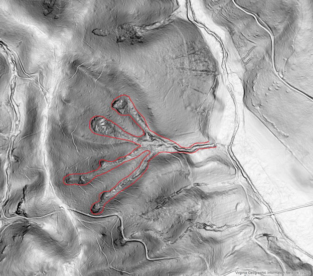 在这张由 LiDAR 生成的坡度阴影底图中，滑坡特征以红色勾勒出来。这些景观位于弗吉尼亚州纳尔逊县的财富湾。